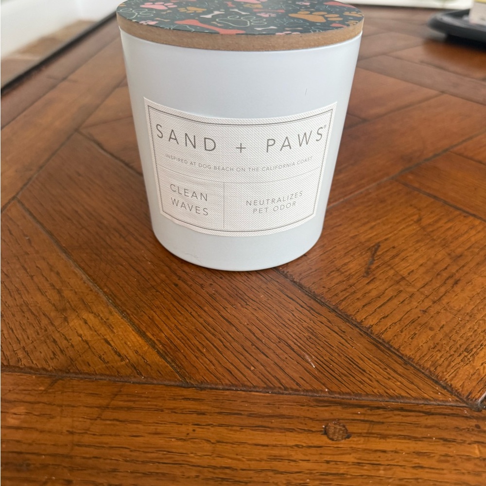Clean Waves Candle with Dog Print Lid
